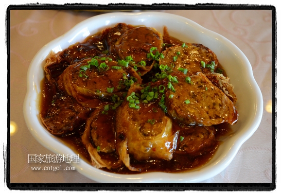 此次攝制組通過(guò)拍攝婺源代表名菜糊豆腐、粉蒸肉、荷包紅魚、賽鵝頸及地方小吃清明果、灰汁果、糯米子糕等來(lái)詮釋婺源美食經(jīng)典，展示婺源食文化，打造獨(dú)屬婺源的美食符號(hào)。